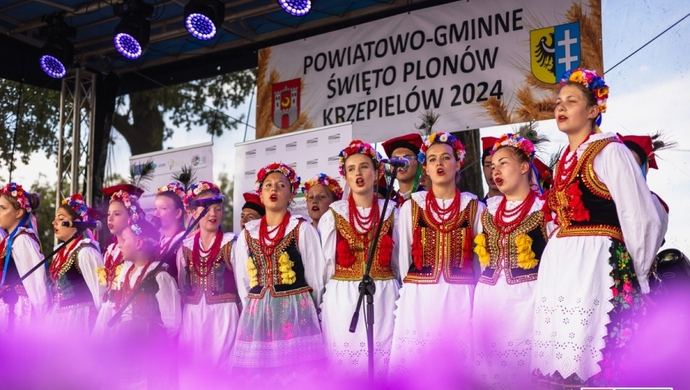 Powiatowo-Gminne Święto Plonów w Krzepielowie. Rolnicy podziękowali za tegoroczne zbiory [RELACJA]