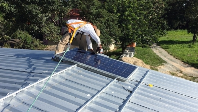 Wydajność paneli fotowoltaicznych w warunkach miejskich: Co warto wiedzieć?