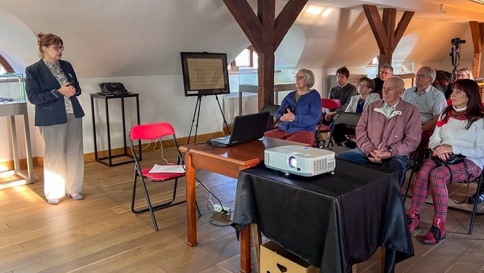 Wykład o zbiorach biblioteki MZW. Anna Napierała przybliżyła unikatową kolekcję [VIDEO]