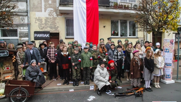 Szlichtyngowa upamiętniała Niepodległość. Występ uczniów poruszył. „Kto nie był niech żałuje”