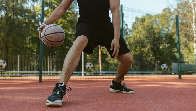 Spodenki sportowe męskie - jak wybrać odpowiedni model?