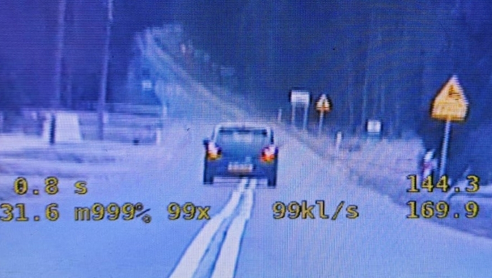 22-letni kierowca Opla pędził 144 km/h w obszarze zabudowanym. „Szaleńcza jazda”