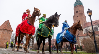 Orszak Trzech Króli przeszedł przez Wschowę (ZDJĘCIA)