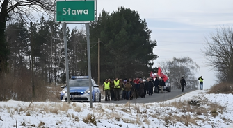 Ze Sławy do Przybyszowa w hołdzie ofiarom. W Marszu Pamięci wzięło udział 80 osób (FOTO)