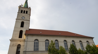 Sławska świątynia wkrótce odzyska swój dawny blask. Trwa remont elewacji ściany północnej (FOTO)