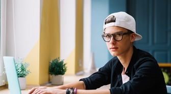 Praca dla niepełnoletnich – gdzie jej szukać?