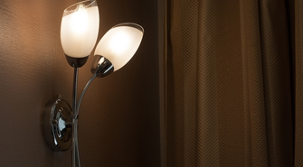 Jak oświetlić wnętrze z klasą i funkcjonalnością