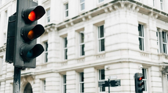 Wizualne wskazówki: Zastosowanie lampki i kolumny sygnalizacyjnej w przemyśle