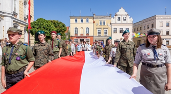 Wschowa świętuje Dzień Flagi. Mieszkańcy oddali hołd narodowym barwom