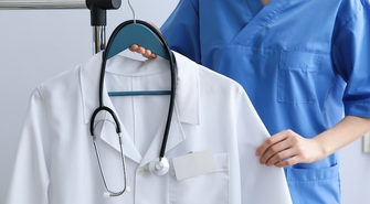 Jakie są aktualne trendy w produkcji odzieży medycznej?