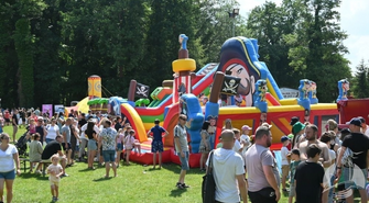 Dzieci bawiły się nad jeziorem. Sławski Dzień Dziecka pełen atrakcji