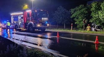 Seat wypadł z drogi podczas burzy. Siedem osób przewiezionych do szpitala