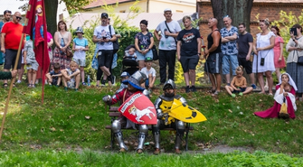 Jako Wschowa w czasie się cofnęła, a lud łuki nad owe śmieszne pudełka zwane „smartfonami” przedkładał