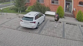 Atak na restaurację w Lesznie. 10 000 zł za pomoc w schwytaniu sprawcy [WIDEO]