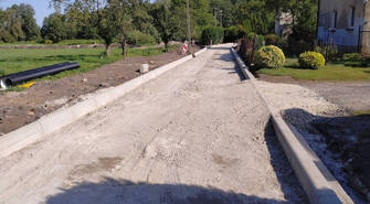 Inwestycje przy szkole w Starych Drzewcach na finiszu. Co słychać na placu budowy?