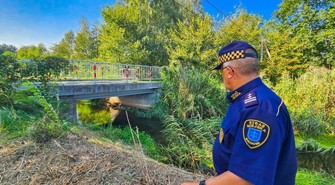 Strażnicy miejscy monitorują Rów Polski w Czerlejewie. Zagrożenia brak