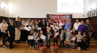Jabłko zamiast papierosa. W „Staszicu” rozstrzygnięto konkursy promujące zdrowie