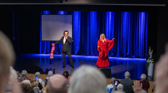 Marek Torzewski zachwycił Wschowę. Sala widowiskowa była wypełniona po brzegi