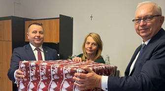 Ratownicy medyczni ze Sławy dostali prezent. Trafi na wyposażenie nowego ambulansu