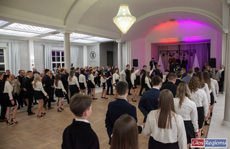 I LO Wschowa znów zaskakuje. Szkoła organizuje Studniówkowy savoir-vivre dla maturzystów