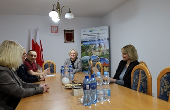 Burmistrz Wielgus spotkała sięz dyrektorami szkół. Omówiono inwestycje na 2024 r.