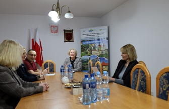 Burmistrz Wielgus spotkała sięz dyrektorami szkół. Omówiono inwestycje na 2024 r.