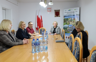 Burmistrz Wielgus spotkała sięz dyrektorami szkół. Omówiono inwestycje na 2024 r.