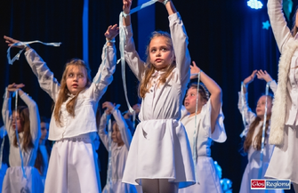 SP nr 2 we Wschowie oczarowała publiczność jasełkami Uczniowie wystąpili razem z nauczycielami VIDEO