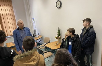 W Starostwie Powiatowym we Wschowie odbyła sięnietypowa lekcja WOSu. W rolach nauczycieli włodarze