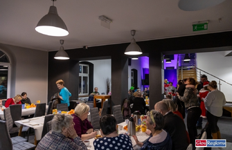 Stowarzyszenie Pomocna Dłoń zorganizowała spotkanie Mikołajkowo-Noworoczne ZDJĘCIA