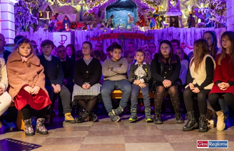 Pod szopką w Klasztorze odbyło sięwspólne kolędowanie. Wystąpili młodzi artyści VIDEO