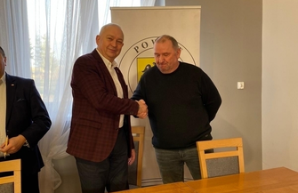 Powiat Wschowski wyremontuje chodnik w Starym Strączu.Właśnie podpisano umowę