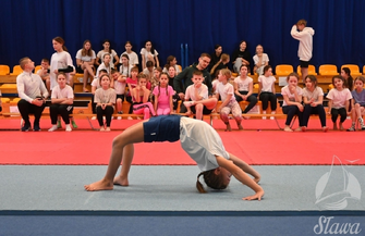 Młodzi gimnastycy w akcji Szkolne Mistrzostwa Gminy Sława pełne emocji