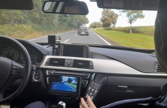 Surowe konsekwencje brawurowej jazdy. Młody kierowca będzie musiałzapłacić2500 zł mandatu