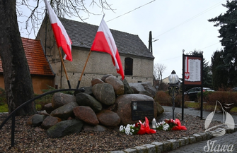 Sława pamięta o Sybirakach. Uroczystości pod pomnikiem na 84. rocznicę zsyłek