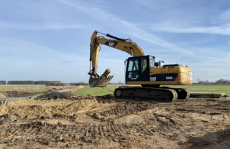 Budowa mostku nad Rowem Krzyckim wznowiona. Starosta Bielawski Intensywne prace już tutaj trwają