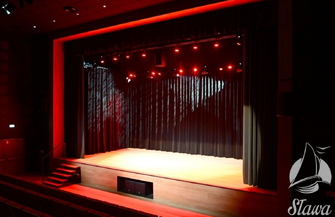 Sala widowiskowo-teatralno-kinowa gotowa. Zobacz jak wyglądająwnętrza kulturalnej perełki Sławy