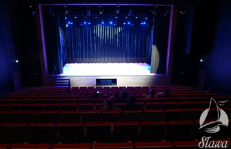 Sala widowiskowo-teatralno-kinowa gotowa. Zobacz jak wyglądająwnętrza kulturalnej perełki Sławy