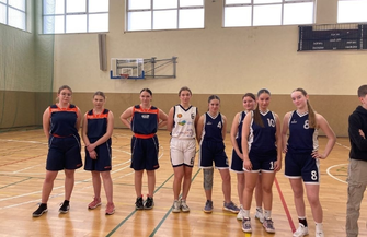 I Zespół Szkół im. Stanisława Staszica triumfuje w powiatowym turnieju koszykówki