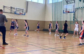 I Zespół Szkół im. Stanisława Staszica triumfuje w powiatowym turnieju koszykówki