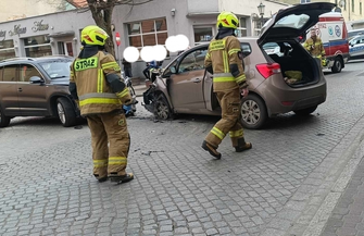 Czołowe zderzenie w Sławie. Kto zawinił na skrzyżowaniu ul. Waryńskiego i Chopina