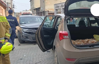 Czołowe zderzenie w Sławie. Kto zawinił na skrzyżowaniu ul. Waryńskiego i Chopina