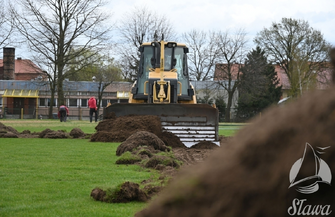 Ciężki sprzęt wjechał na murawę. W Sławie rozpoczęto budowęnowego Stadionu Miejskiego