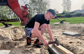 Na zespół pomostów w Lginiu wjadąwózki. Trwa budowa ciągu pieszego