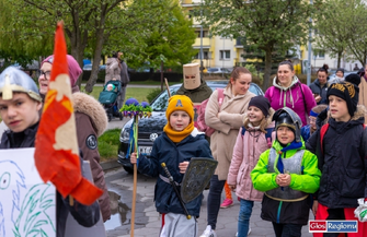 Korowód ze smokiem i rycerzami uczcił św. Jerzego FOTO
