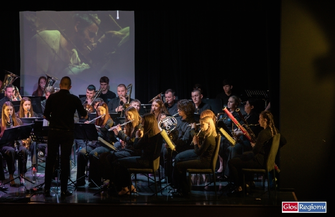 Niedzielne popołudnie z muzyką filmową we Wschowie. Orkiestra Maestoso wystąpiła z EmiliąNowak