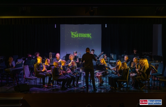 Niedzielne popołudnie z muzyką filmową we Wschowie. Orkiestra Maestoso wystąpiła z EmiliąNowak