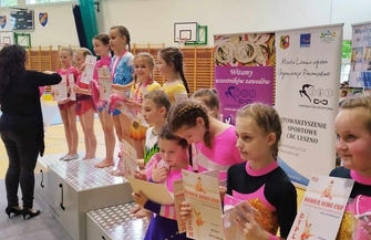 Akrobatki Akro-Flik Wschowa błyszczały na zawodach w Rawiczu. Do Wschowy wróciły z medalami FOTO