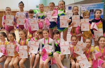 Akrobatki Akro-Flik Wschowa błyszczały na zawodach w Rawiczu. Do Wschowy wróciły z medalami FOTO