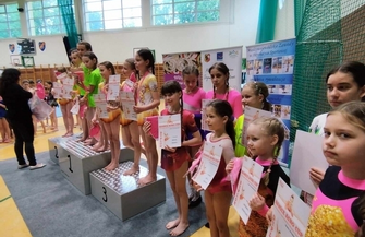 Akrobatki Akro-Flik Wschowa błyszczały na zawodach w Rawiczu. Do Wschowy wróciły z medalami FOTO